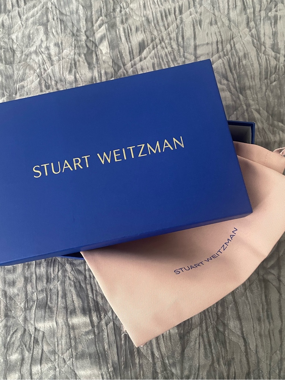 👠 Stuart Weitzman shoe box + dustbag